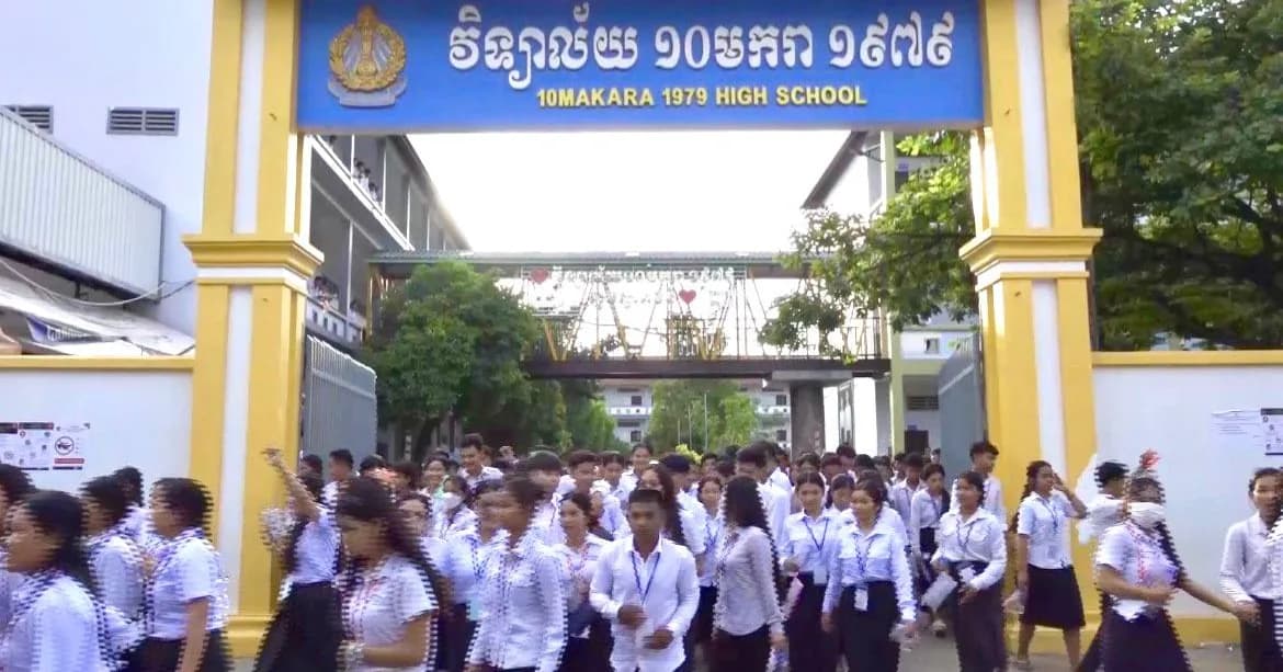 វីដេអូ៖ភាពជឿជាក់ និងស្នាមញញឹមរបស់សិស្សានុសិស្ស​ក្រោយបញ្ចប់ពីការប្រឡងមធ្យមសិក្សាទុតិយភូមិ ឆ្នាំ២០២៦