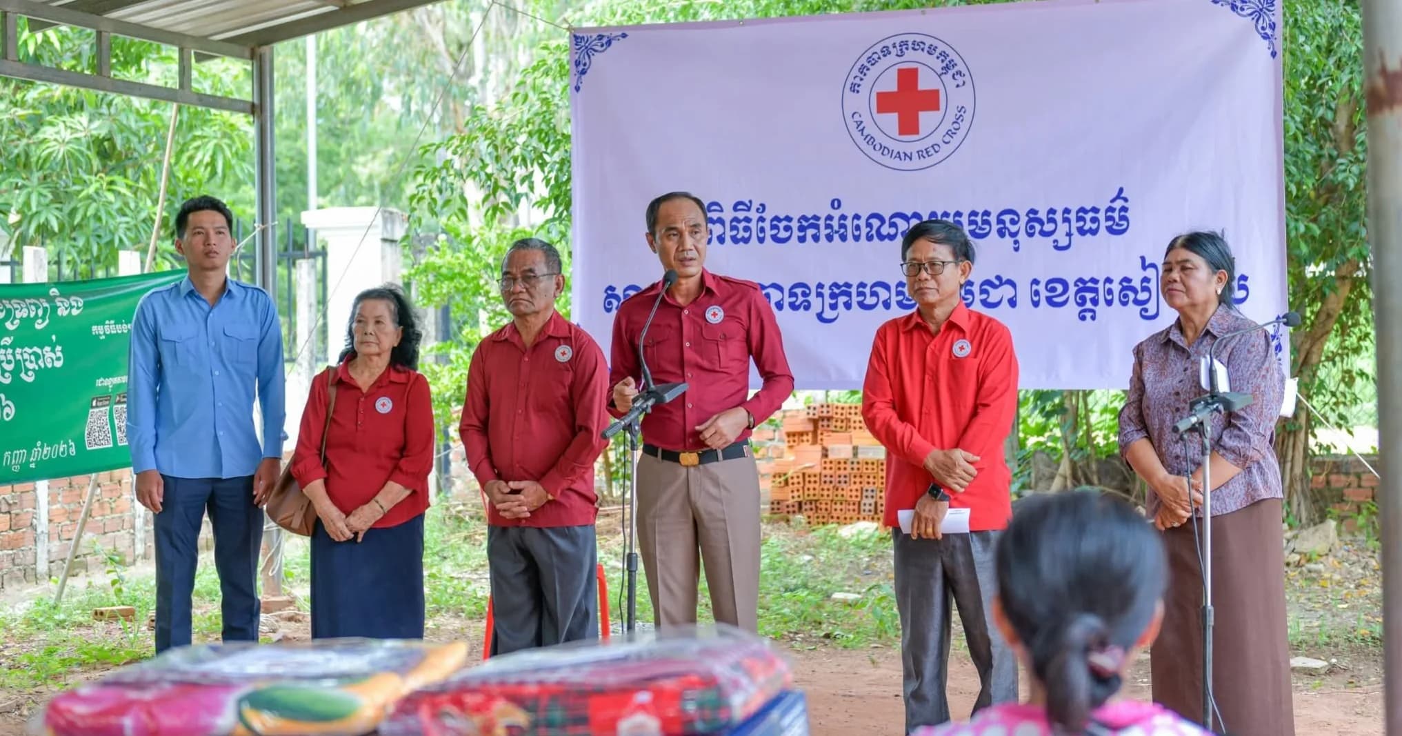 ឯកឧត្តម ប្រាក់ សោភ័ណ ចាត់ក្រុមការងារចុះសួរសុខទុក្ខ និងនាំយកអំណោយជូនគ្រួសាររងគ្រោះដោយខ្យល់កន្រ្ដាក់ នៅសង្កាត់ស្រង៉ែ និងសង្កាត់ជ្រាវ ក្រុងសៀមរាប