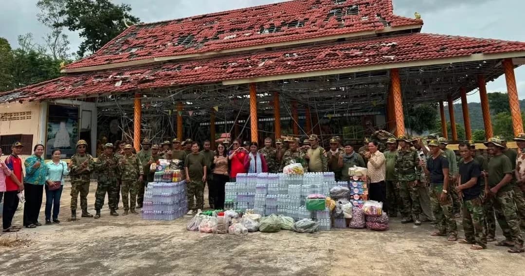 អាជ្ញាធរសង្កាត់ស្រង៉ែ និងសប្បុរសជនបន្តនាំយកគ្រឿងឧបភោគបរិភោគ សម្ភារប្រើប្រាស់ជូនកងទ័ពជួរមុខ