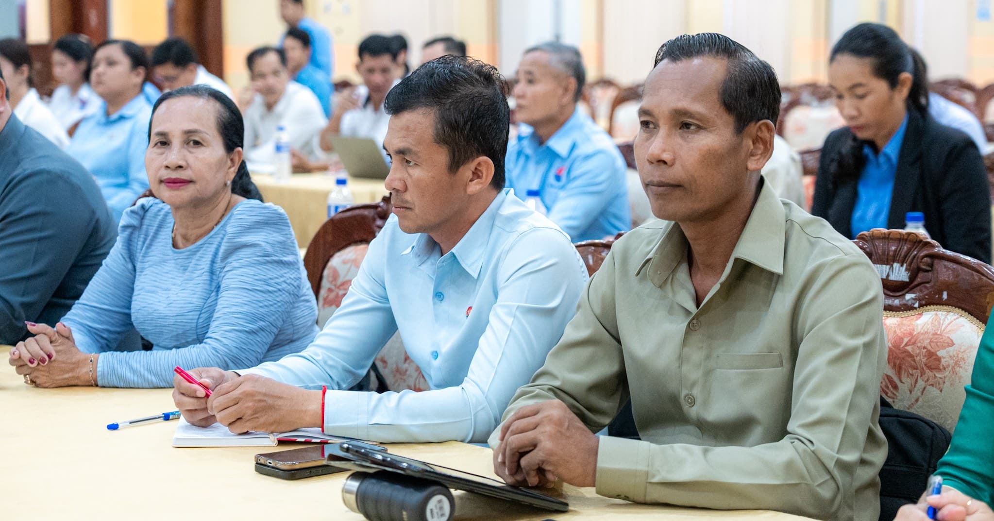 ថ្នាក់ដឹកនាំ និងមន្ត្រីចំនួន៣រូប នៃមន្ទីរព័ត៌មានខេត្តសៀមរាប បានចូលរួមសិក្ខាសាលាផ្សព្វផ្សាយអំពី វឌ្ឍនភាពការងារកែទម្រង់វិមជ្ឈការ និងវិសហមជ្ឈការក្រសួងព័ត៌មាន និងការពិនិត្យឡើងវិញមុខងារដែលបានធ្វើប្រតិភូកម្ម នៅក្រសួងព័ត៌មាន និងនៅរដ្ឋបាលថ្នាក់ក្រោមជាតិ កម្មវិធីនេះរៀបចំឡើងនៅសាលាខេត្តបាត់ដំបង ខេត្តបាត់ដំបង