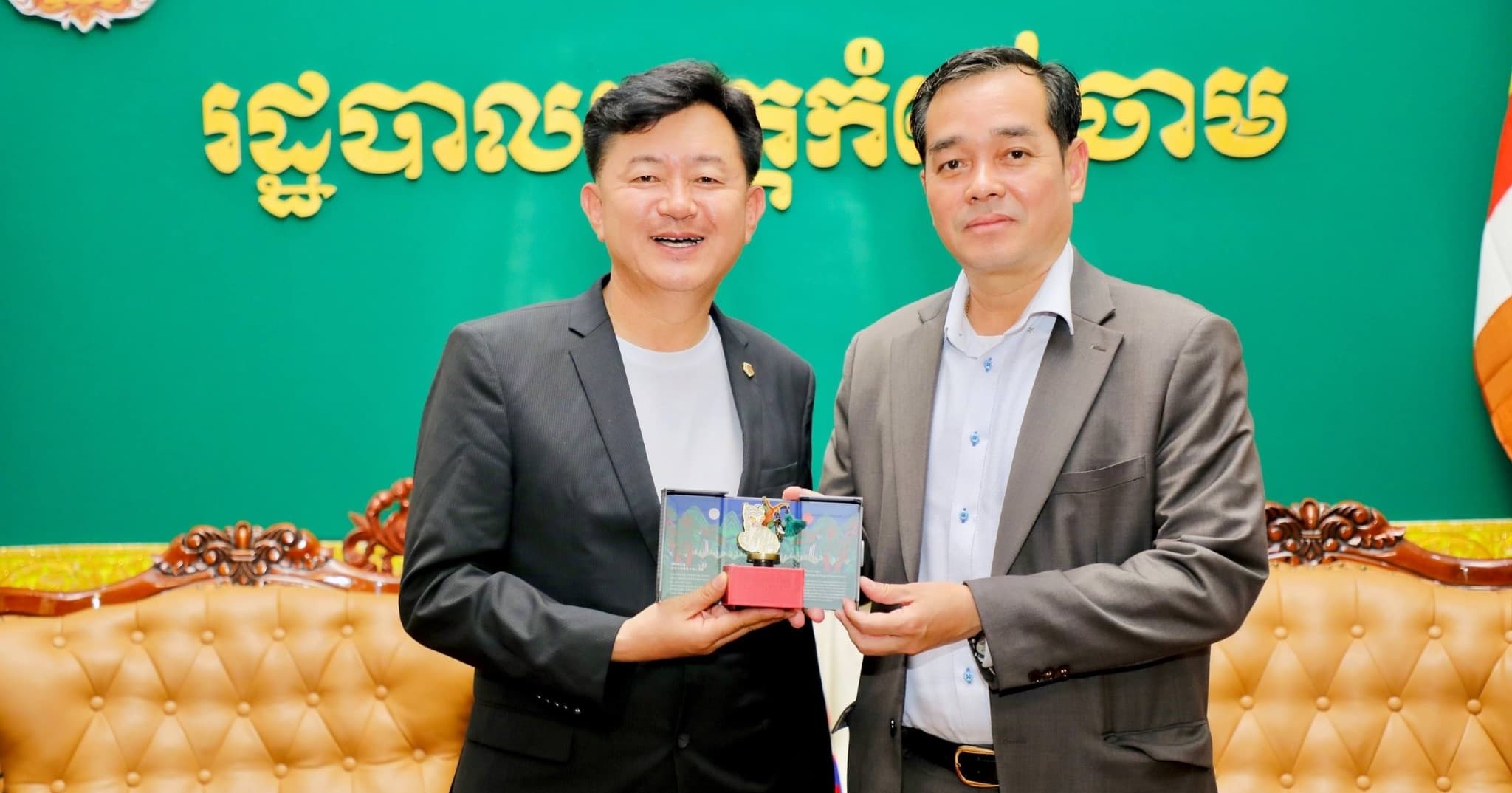 អភិបាលខេត្តកំពង់ចាម អញ្ជើញជួបសាវនាការការងារជាមួយប្រតិភូខេត្ត​ Gyeonggi សាធារណៈ​រដ្ឋកូរ៉េ​