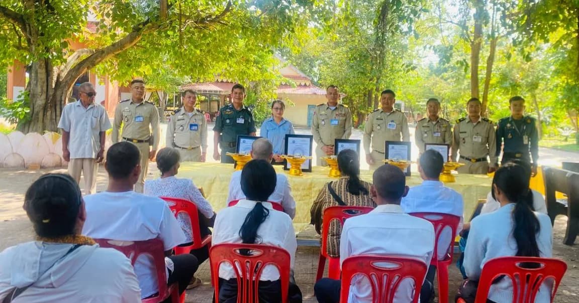 នៅថ្ងៃទី២៩ ខែតុលា ឆ្នាំ២០២៦ សមាគមអតីតយុទ្ធជន និងនិវត្តជនកម្ពុជា ខេត្តសៀមរាប បានប្រគល់ថវិកាជូនគ្រួសារសពអតីតយុទ្ធជន ចំនួន ៥គ្រួសារ