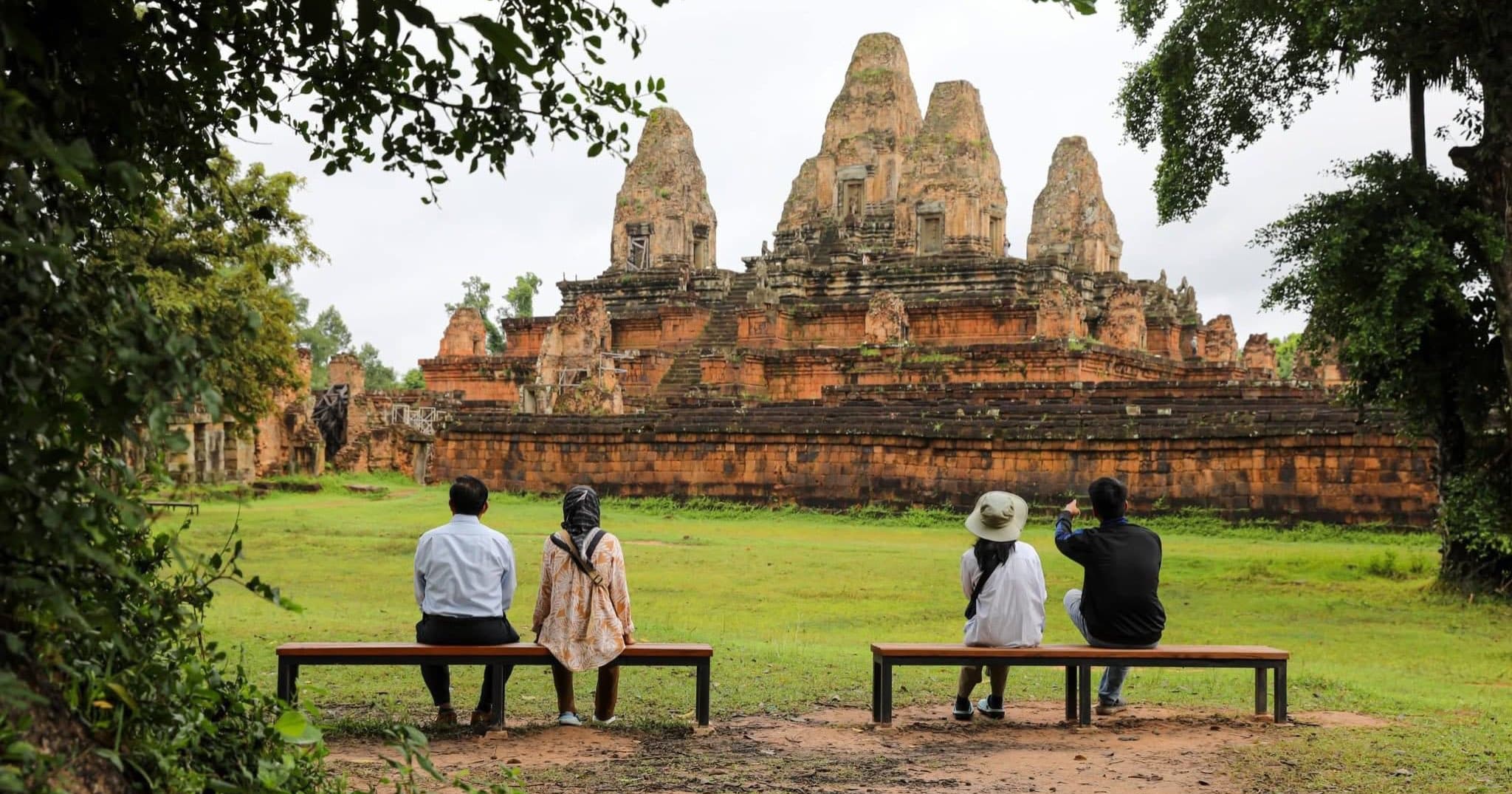 អាជ្ញាធរជាតិអប្សរា ដំឡើងកៅអីសម្រាប់ឱ្យភ្ញៀវទេសចរ បានអង្គុយសម្រាក នៅតាមប្រាសាទមួយចំនួនក្នុងរមណីយដ្ឋានអង្គរ