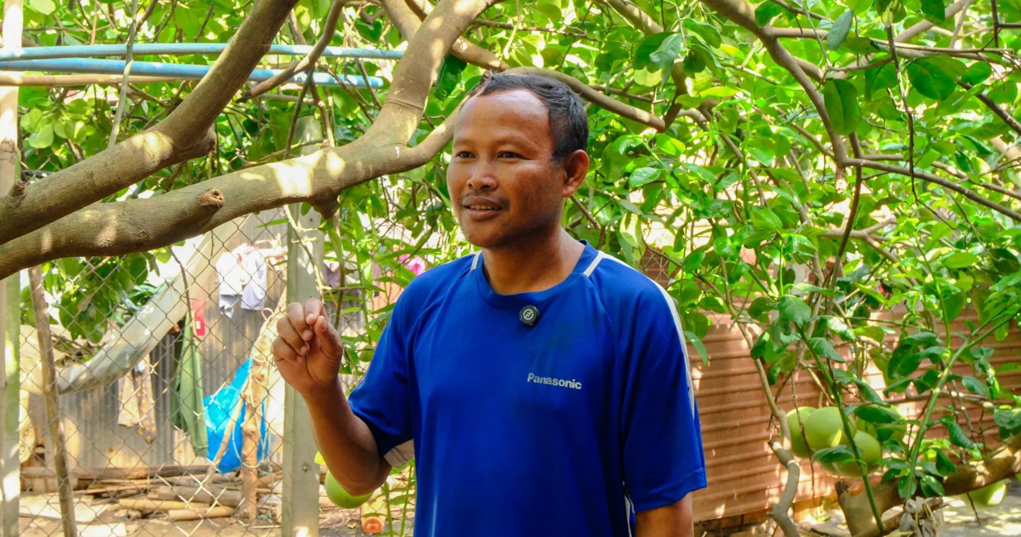 ពលរដ្ឋក្នុងស្រុកពួក លើកទឹកចិត្តឱ្យបងប្អូនដែលមានដីទំនេរជុំវិញផ្ទះ គួរផ្លាស់ប្ដូរដីទំនេរមកជាដំណាំចម្រុះ ជួយសម្រួលដល់ជីវភាពប្រចាំថ្ងៃ