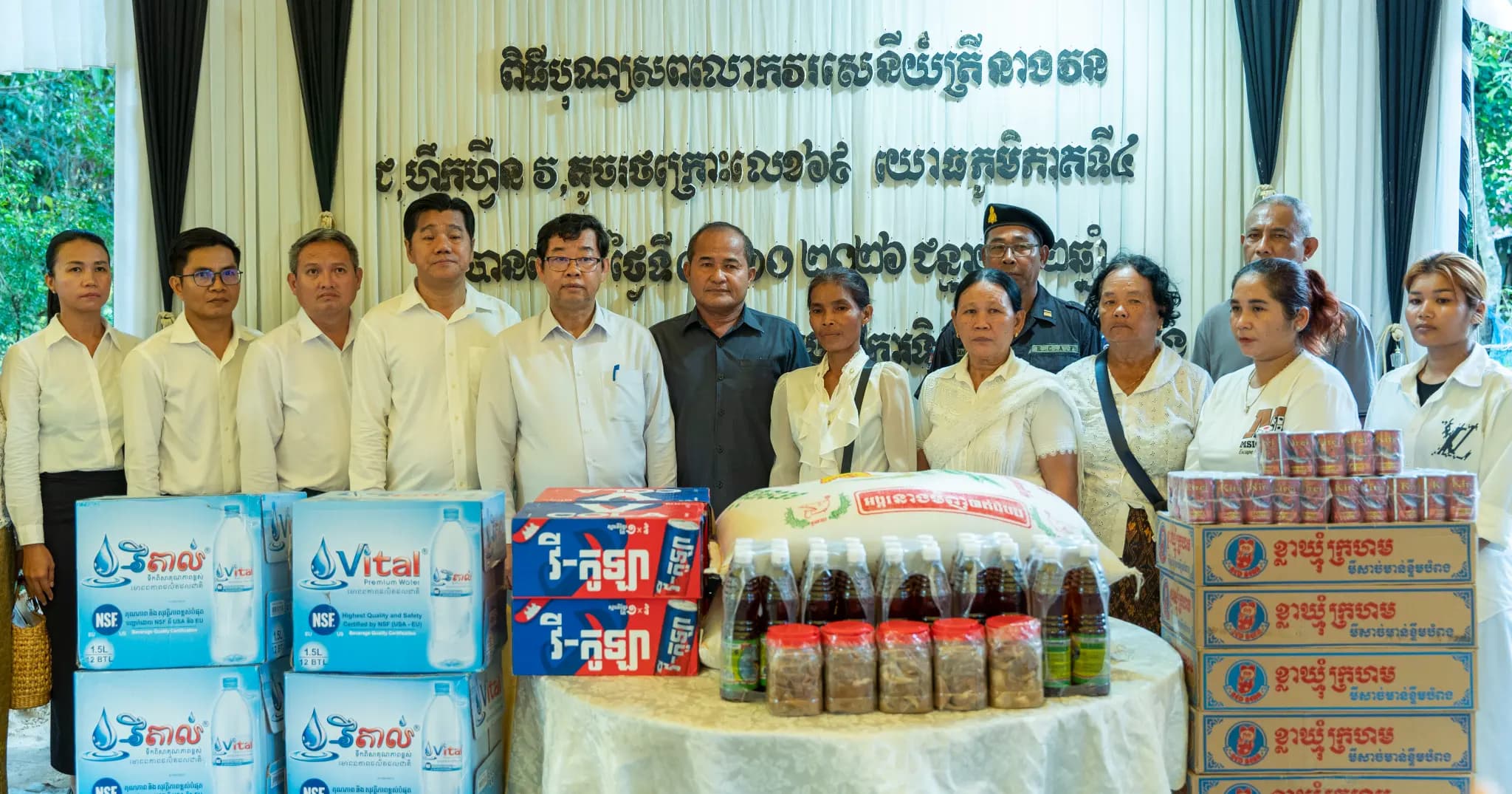 ឯកឧត្តម លី សំរិទ្ធ ប្រធានក្រុមប្រឹក្សាខេត្ត​ មិងលោល​ អ៊ឹង គឹមលាង​ អភិបាលរងខេត្ត​ និងក្រុមការងារចូលរួមរំលែកទុក្ខជាមួយនឹងគ្រួសារសពកងទ័ពលោកវរសេនីយ៍ត្រី នាង វន