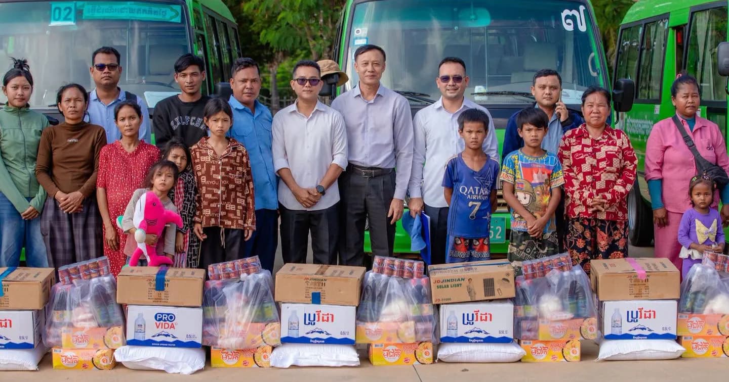 ប្រជាពលរដ្ឋ ១៣គ្រួសារ មកពី ៩ ក្រុង ស្រុកត្រូវទទួលដីតាមរយៈកម្មវិធីផ្តល់ដីការពារព្រៃដើម្បីរួមគ្នាអភិវឌ្ឍន៍ដោយចីរភាពគម្រោងទី១ ពីរាជរដ្ឋាភិបាល