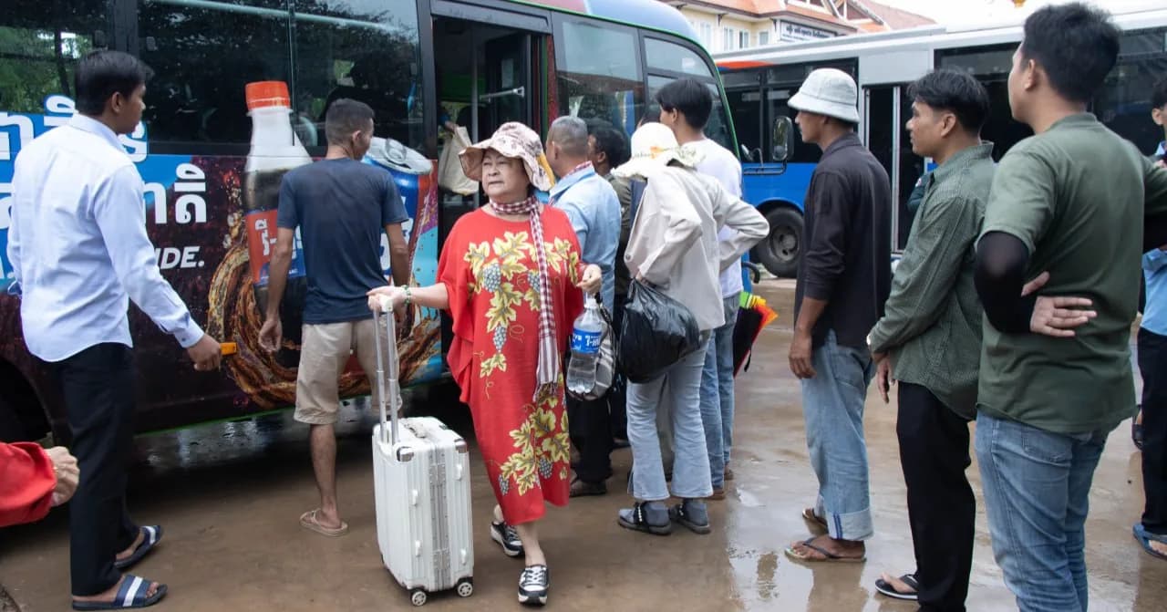 ស្នាមញញឹមរបស់បងប្អូនប្រជាពលរដ្ឋដែលបានជិះរថយន្តក្រុងសាធារណៈដោយឥតគិតថ្លៃ