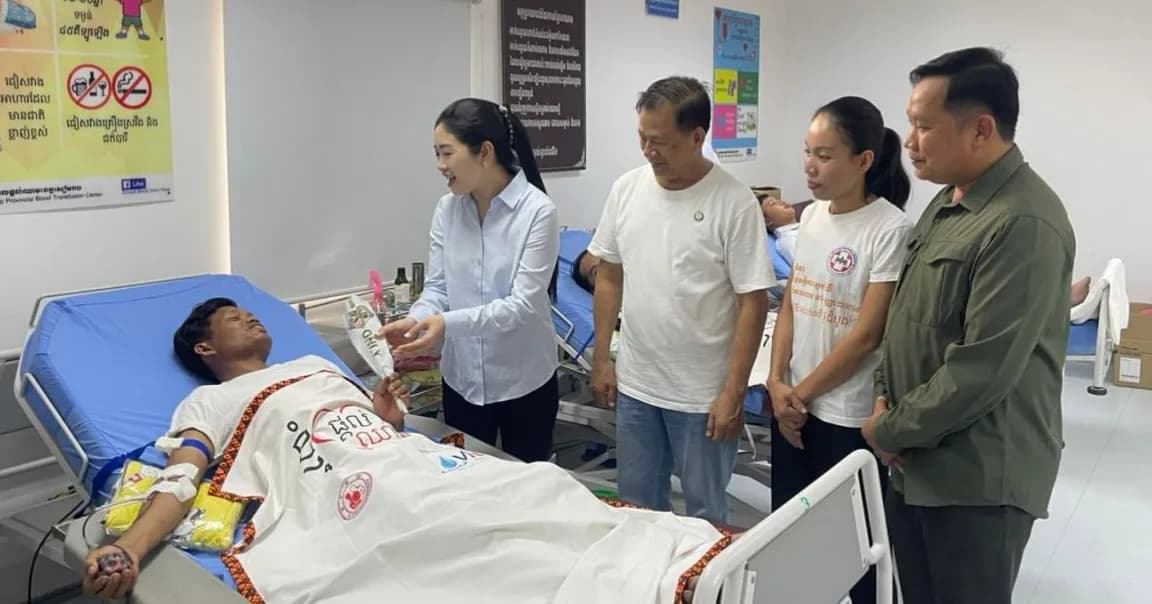 លោកជំទាវ ទុយ ជិ ប្រាក់ សោភ័ណ បានអញ្ជើញចូលរួមផ្តល់កម្លាំងចិត្តដល់បងប្អូនស្ម័គ្រចិត្តបរិច្ចាគឈាម នៅមជ្ឈមណ្ឌលផ្ដល់ឈាម នៃមន្ទីរពេទ្យបង្អែកខេត្តសៀមរាប