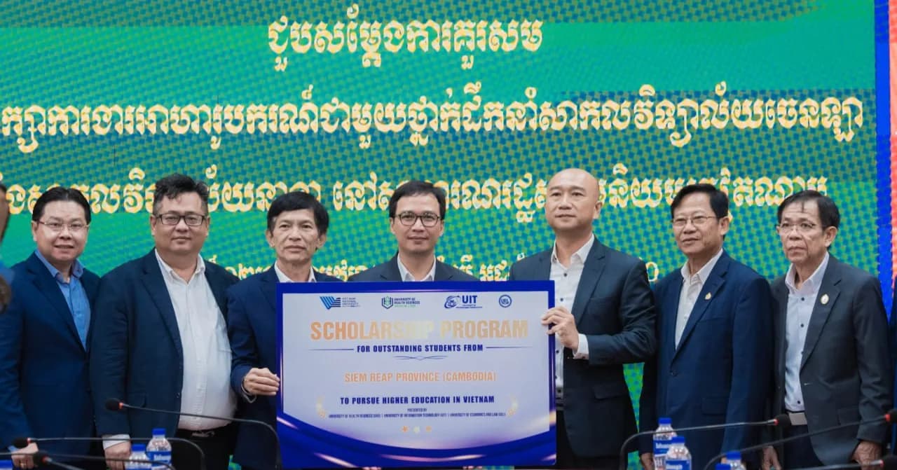 ‎អាជ្ញាធរខេត្តសៀមរាប ជួបពិភាក្សាការងារជាមួយថ្នាក់ដឹកនាំសាកលវិទ្យាល័យចេនឡា និងសាកលវិទ្យាល័យមកពីប្រទេសវៀតណាម ដើម្បីផ្តល់អាហារូបករណ៍ដល់មន្ត្រី និងសិស្ស-និស្សិត