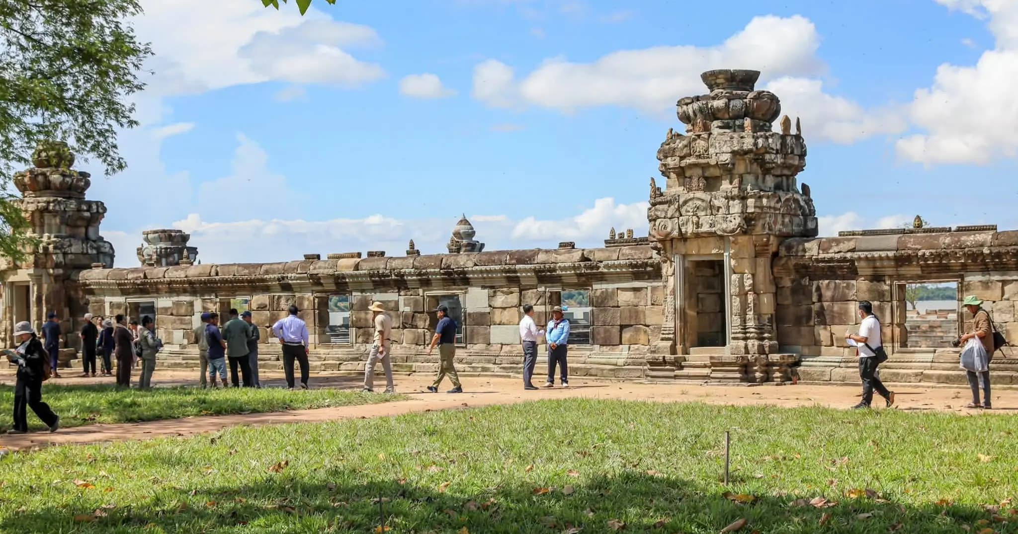 ប្រាសាទមេបុណ្យខាងលិច កំពុងទាក់ទាញទេសចរចូលទស្សនា មុនពិធីបើកសម្ពោធផ្លូវការ