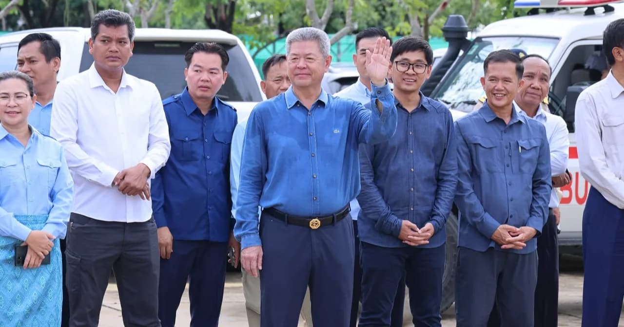 អភិបាលខេត្តកណ្តាល ជូនដំណើរប្រជាពលរដ្ឋ ៣៣ គ្រួសារ ទៅតាំងទីលំនៅថ្មីក្នុងខេត្តស្ទឹងត្រែង ក្រោមគម្រោងផ្តល់ដីការពារព្រៃ និងអភិវឌ្ឍន៍ដោយចីរភាព