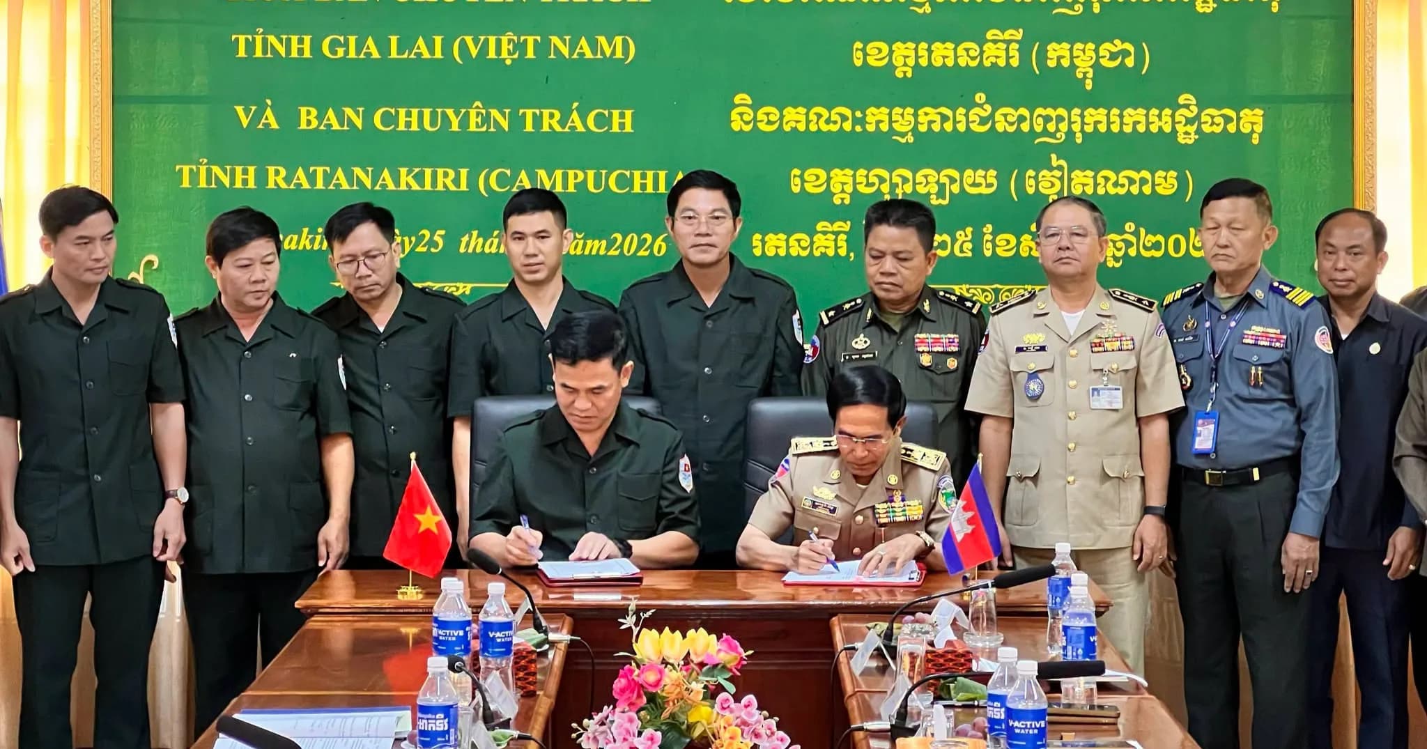 កិច្ចប្រជុំរវាងគណៈកម្មការរុករក គាស់លើកអដ្ឋិធាតុខេត្តរតនគិរី និងគណៈកម្មការរុករក គាស់លើកអដ្ឋិធាតុខេត្តហ្សាឡាយ ស្តីពីកិច្ចសហ ប្រតិបត្តិរុករកជីកគាស់ប្រមូលអដ្ឋិធាតុកងទ័ពស្ម័គ្រចិត្ត និងជំនាញការវៀតណាមពលី ក្នុងសម័យសង្គ្រាម នៅក្នុងភូមិសាស្ត្រ ខេត្តរតនគិរី សម្រាប់រដូវប្រាំងឆ្នាំ២០២៦-២០២៧
