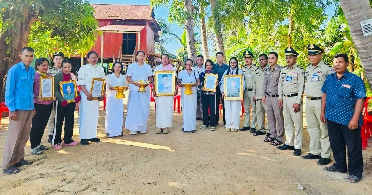 សមាគមអតីតយុទ្ធជន និងនិវត្តជនកម្ពុជា ខេត្តសៀមរាប នាំយកនូវថវិកា របស់សម្តេច អគ្គមហាសេនាបតីតេជោ ហ៊ុន សែន បានប្រគល់ថវិកាជូនគ្រួសារសពអតីតយុទ្ធជន ចំនួន ១៦គ្រួសារ នៅខេត្តសៀមរាប