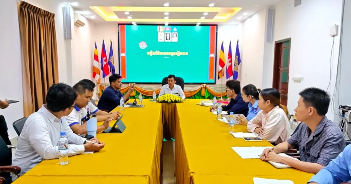ថ្នាក់ដឹកនាំ និង មន្រ្តីជំនាញពាក់ព័ន្ធ នៃមន្ទីរព័ត៌មានខេត្តសៀមរាប បានចូលរួមប្រជុំពង្រឹងការផលិតវីដេអូ ស្ដីពីសមិទ្ធផល និង វិស័យអាទិភាព តាមប្រព័ន្ធអនឡាញZoom ក្រោមអធិបតីភាព ឯកឧត្តម នេត្រ ភក្ត្រា រដ្ឋមន្រ្តីក្រសួងព័ត៌មាន និងមានការចូលរួមពីថ្នាក់ដឹកនាំ និង មន្រ្តីជំនាញពីបណ្ដាមន្ទីររាជធានី-ខេត្ត ទាំង២៥