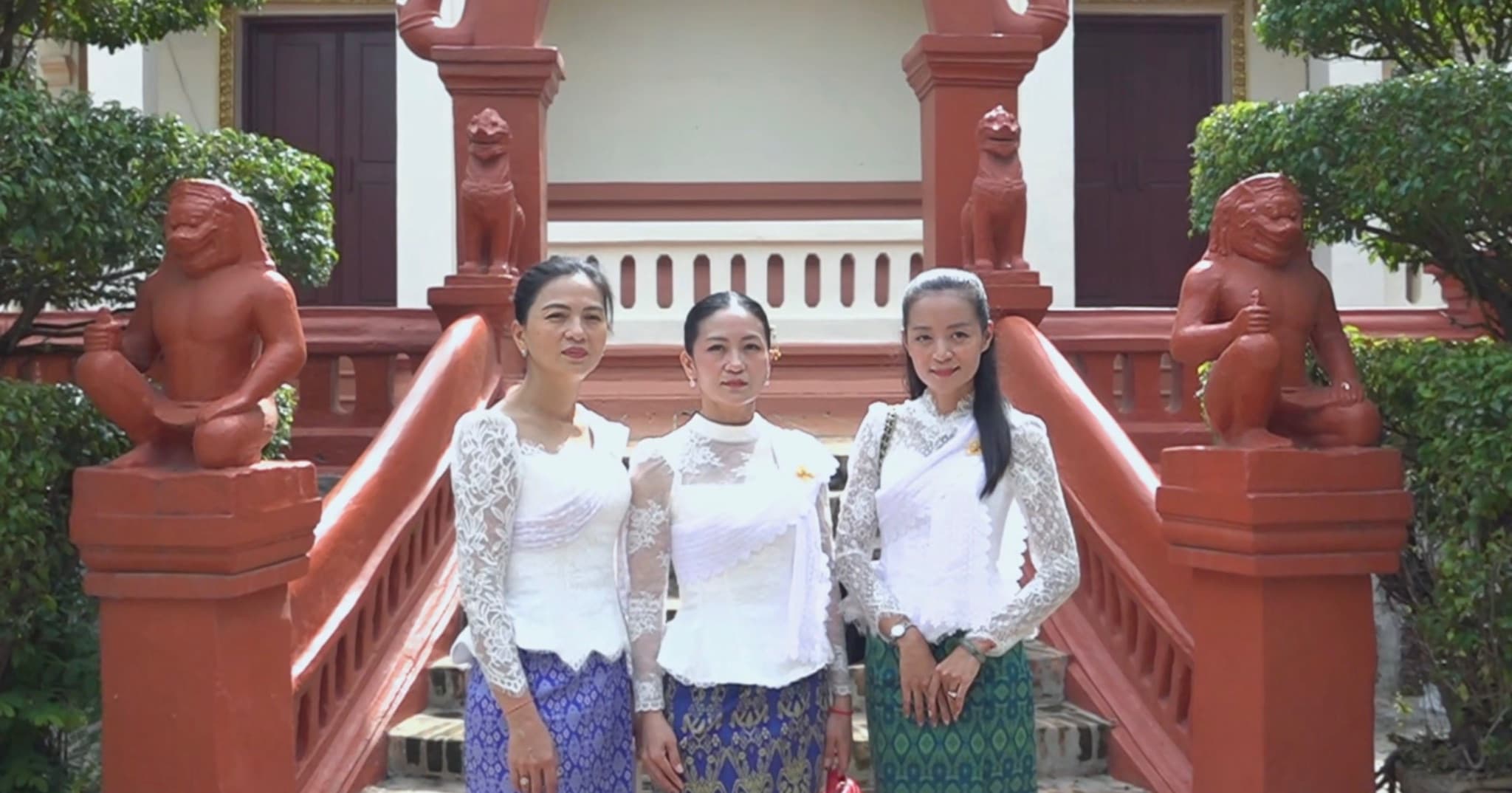 វីដេអូ៖ ការស្លៀកពាក់ប្រពៃណី និងឥរិយាបទដ៏ល្អផូរផង់របស់ប្រជាពលរដ្ឋខ្មែរ