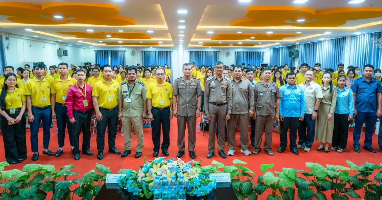 រដ្ឋបាលខេត្តសៀមរាប ចុះផ្សព្វផ្សាយពីការផ្ដល់សេវារដ្ឋបាល តាមយន្តការច្រកចេញចូលតែមួយ ជូនដល់សិស្សនិស្សិតសាកលវិទ្យាល័យវ៉ាន់ដា