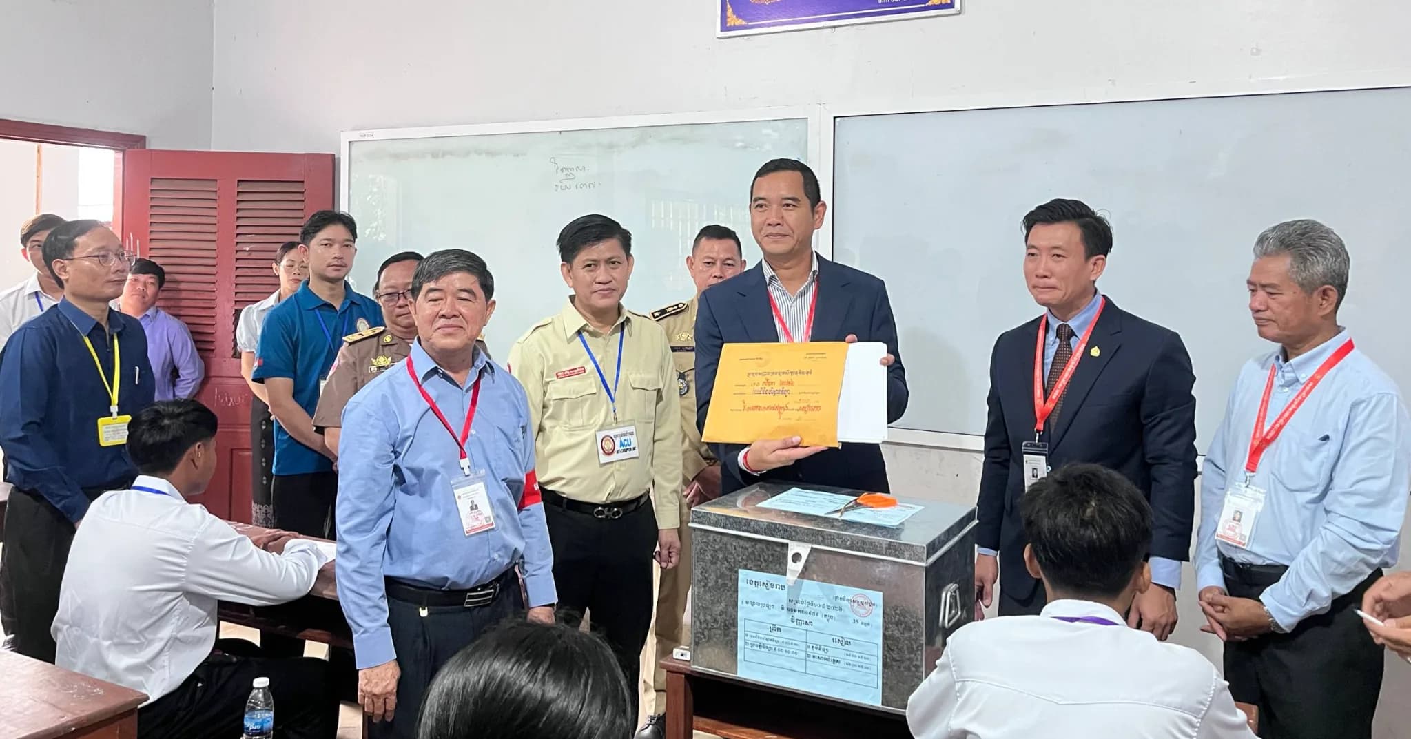 ឯកឧត្តម ប្រាក់ សោភ័ណ អភិបាលខេត្តសៀមរាប អញ្ជើញជាអធិបតីបើកវិញ្ញាសារប្រឡងសញ្ញាបត្រមធ្យមសិក្សាទុតិយភូមិ សម័យប្រឡង ១០-១១ សីហា ២០២៦ នៅមណ្ឌលប្រឡងវិទ្យាល័យ ១០មករា ១៩៧៩ (ខាងត្បូង) ក្រុងសៀមរាប ព្រឹកថ្ងៃទី១០ ខែសីហា ឆ្នាំ២០២៦