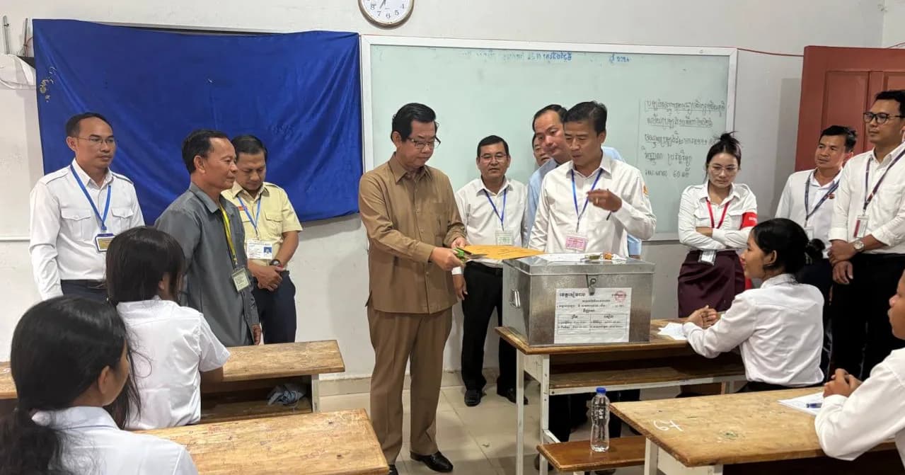 ឯកឧត្តម លី សំរិទ្ធ ប្រធានក្រុមប្រឹក្សាខេត្តសៀមរាប អញ្ជើញជាអធិបតីបើកវិញ្ញាសារប្រឡងសញ្ញាបត្រមធ្យមសិក្សាទុតិយភូមិ សម័យប្រឡង ១០-១១ សីហា ២០២៦ នៅមណ្ឌលប្រឡងវិទ្យាល័យ ១០មករា ១៩៧៩ (ខាងជើង) ក្រុងសៀមរាប ព្រឹកថ្ងៃទី១០ ខែសីហា ឆ្នាំ២០២៦