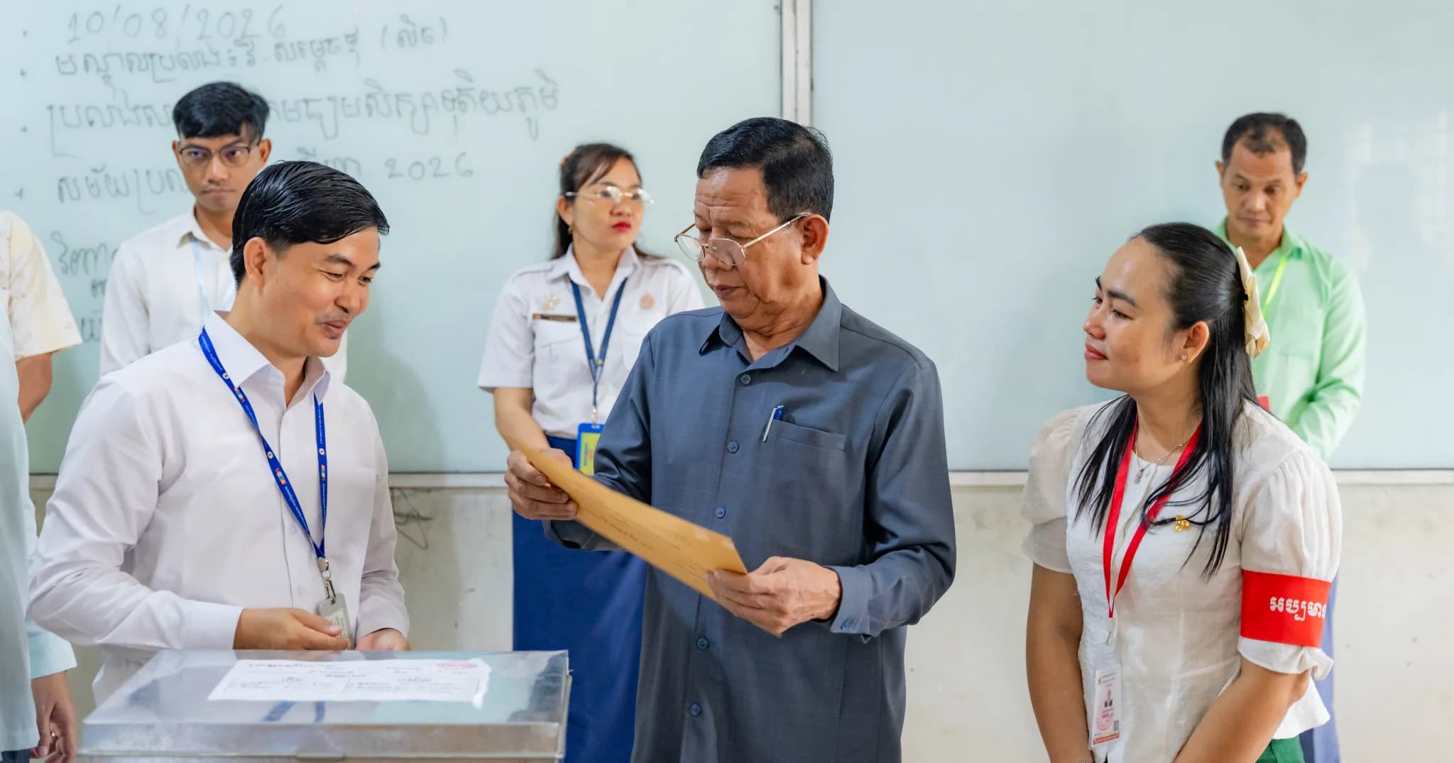 ឯកឧត្តម សោម សារ៉ូ សមាជិកក្រុមប្រឹក្សា អញ្ជើញចូលរួមបើកវិញ្ញាសា ប្រឡងសញ្ញាបត្រមធ្យមសិក្សាទុតិយភូមិ សម័យប្រឡងថ្ងៃទី១០ ខែសីហា ឆ្នាំ២០២៦ នៅមណ្ឌលវិទ្យាល័យសម្តេចឪខាងលិច។