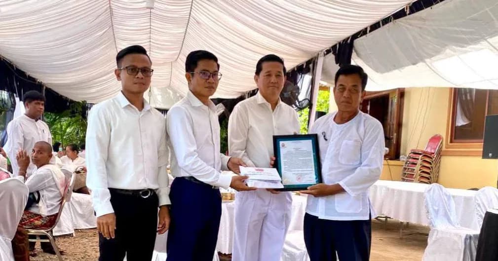 ថ្នាក់ដឹកនាំខេត្តសៀមរាបចូលរួមរំលែកទុក្ខជាមួយក្រុមគ្រួសារលោក នាក់ ណេរ៉ុន ទីប្រឹក្សាក្រសួងមហាផ្ទៃ ដែលឧបាសិកា ប៉ោ គឺ បានទទួលមរណភាពក្នុងជន្មាយុ ៨៨ឆ្នាំ ដោយរោគាពាធ