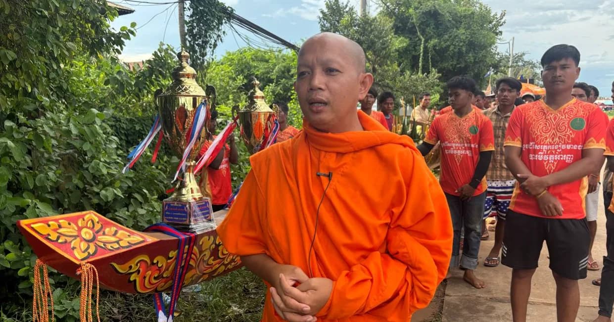 ទូក «ស្ដេចដំរីសភ្លុកខៀវមានជ័យ បារមីវត្តអារញ្ញសាគរ» គ្រងចំណាត់ថ្នាក់លេខ១ ជាប់ៗគ្នាក្នុងព្រឹត្តិការណ៍ប្រណាំងទូកនៅស្រុកមង្គលបុរី និងស្រុកក្រឡាញ់