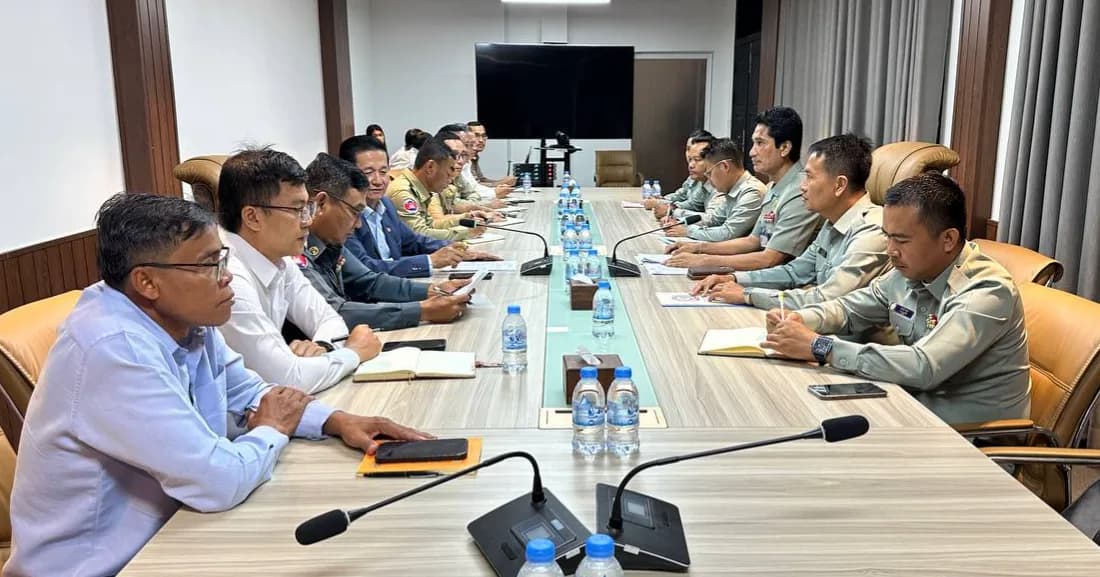 នាព្រឹកថ្ងៃទី២ ខែកញ្ញា ឆ្នាំ២០២៦ លោក លី សារី អភិបាលរង នៃគណៈអភិបាលខេត្ត បានទទួលជួបសំណេះសំណាល និងសម្តែងការគួរសមជាមួយប្រតិភូគណៈកម្មាធិការជាតិប្រឆាំងទារុណកម្ម (គ.ជ.ប.ទ) ដែលដឹកនាំដោយ លោក សុខ វិសិទ្ធ អនុប្រធានលេខាធិការដ្ឋាន គ.ជ.ប.ទ។
