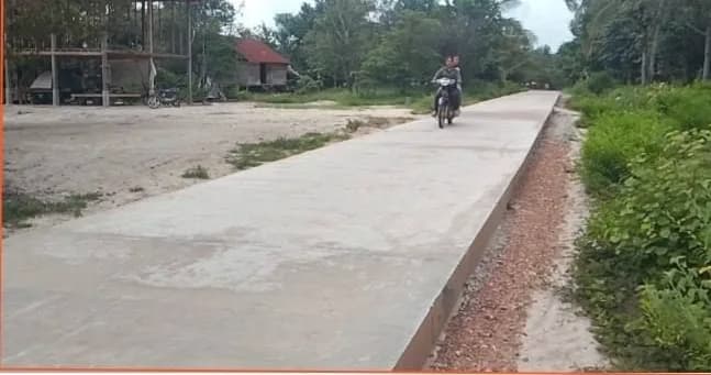 សមិទ្ធផលថ្មី! ផ្លូវបេតុងប្រវែងជាង ១៤ គីឡូម៉ែត្រ លេចរូបរាងឡើងនៅឃុំខ្នងភ្នំ ស្រុកស្វាយលើ