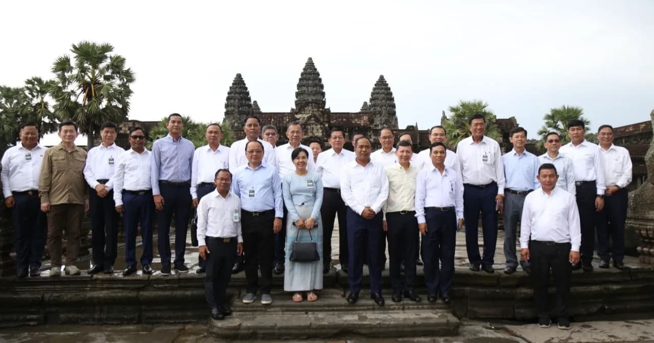 ប្រធានាធិបតី នៃសាធារណរដ្ឋសហភាពមីយ៉ាន់ម៉ា អញ្ជើញទស្សនាប្រាង្គប្រាសាទបុរាណខ្មែរក្នុងខេត្តសៀមរាប