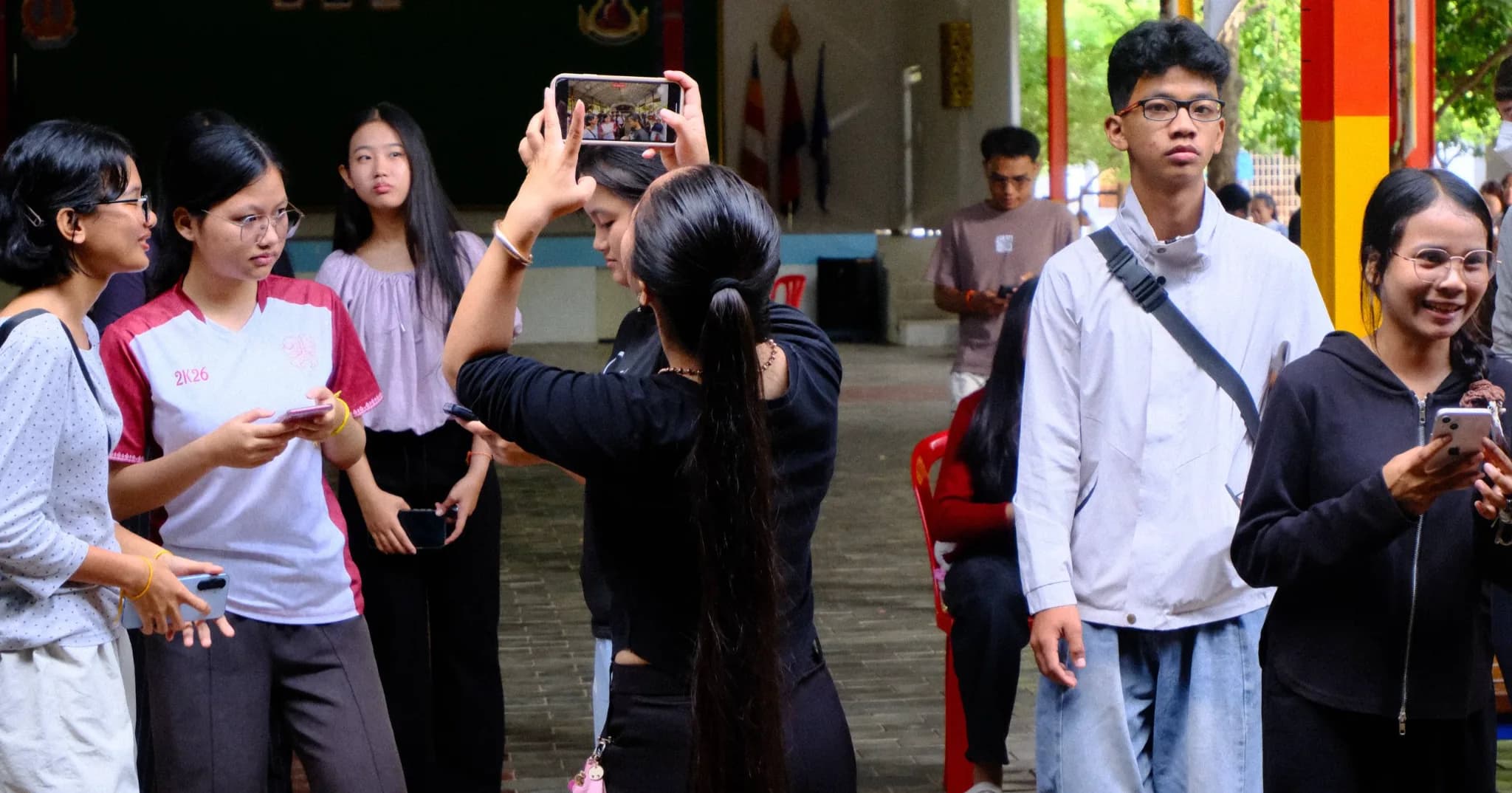 ទិដ្ឋភាពសិស្សានុសិស្ស រង់ចាំទទួលលទ្ធផលប្រឡង