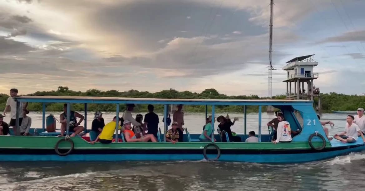 វីដេអូ៖ភ្ញៀវទេសចរទៅលេងតំបន់ទេសចរណ៍កំពង់ឃ្លាំងនាថ្ងៃបុណ្យភ្ជុំបិណ្ឌ ដែលជាថ្ងៃចុងក្រោយ
