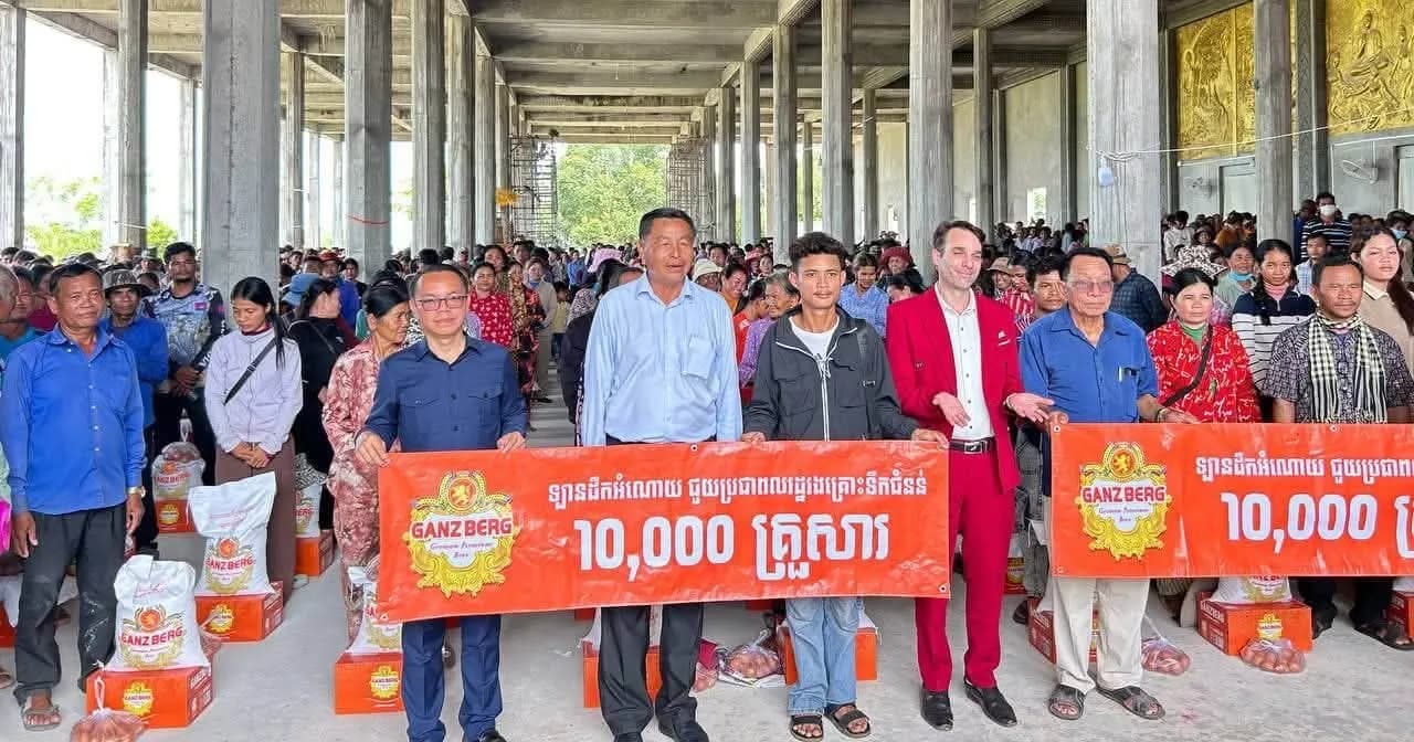ប្រជាពលរដ្ឋរងគ្រោះដោយសារជំនន់ទឹកភ្លៀង ២ ០០០គ្រួសារ ក្នុងស្រុកចំនួន២ នៃខេត្តសៀមរាប បានទទួលគ្រឿងឧបភោគបរិភោគពីក្រុមហ៊ុន Ganzberg