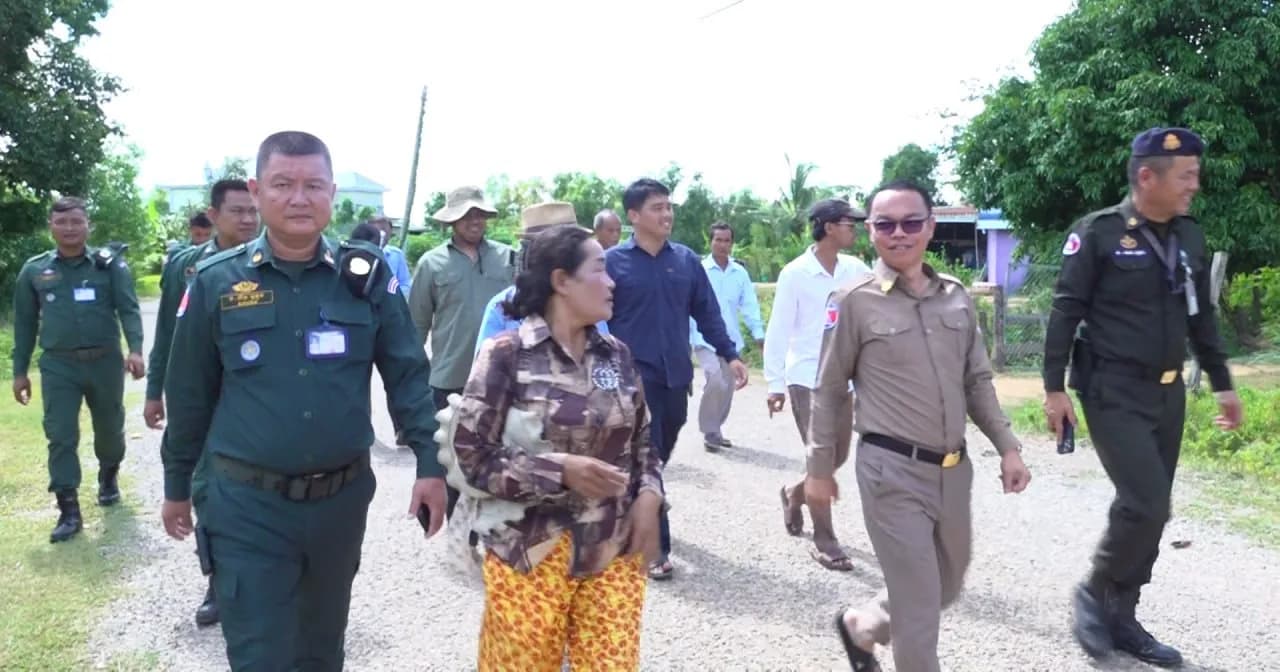 ក្រុមការងារគ្រប់គ្រងគ្រោះមហន្តរាយខេត្តសៀមរាប និងអាជ្ញាធរស្រុក ចុះពិនិត្យទីតាំងរងផលប៉ះពាល់ដោយសារទឹកជំនន់ ក្នុងភូមិសាស្រ្តស្រុកក្រឡាញ់
