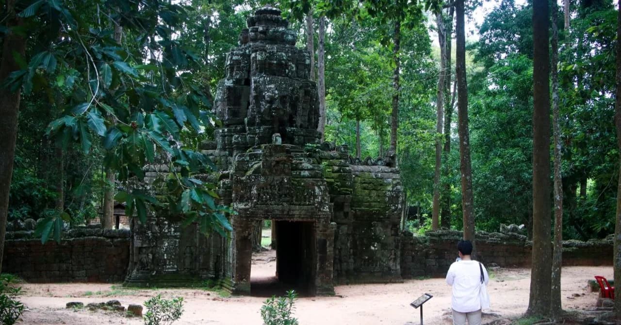 ប្រាសាទតាសោម! ភាពខៀវស្រងាត់ និងសំណើមនៃរដូវវស្សា កាន់តែធ្វើឱ្យ ប្រាសាទនេះ កាន់តែលេចធ្លោរំលេចដោយសម្រស់ដ៏ស្ងប់ស្ងាត់ និងមន្តស្នេហ៍ដ៏ទាក់ទាញគួរឱ្យចង់គយគន់។