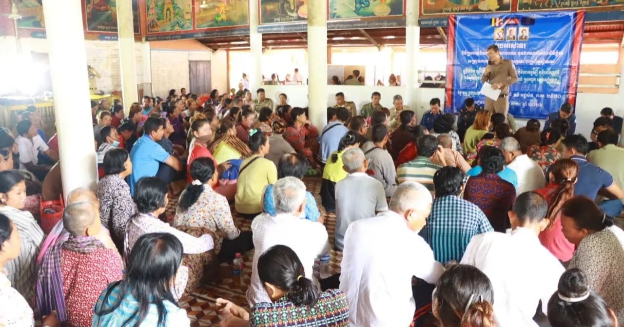 នាព្រឹកថ្ងៃទី១០ ខែសីហា ឆ្នាំ២០២៦ មន្ទីររៀបចំដែនដី នគរូបនីយកម្ម សំណង់ និងសុរិយោដី ខេត្តសៀមរាប សហការជាមួយរដ្ឋបាលស្រុកពួក បានរៀបចំពិធីប្រកាសបិទផ្សាយជាសាធារណៈនូវឯកសារនៃការវិនិច្ឆ័យ នៅឃុំកែវពណ៌ ស្រុកពួក ខេត្តសៀមរាប។