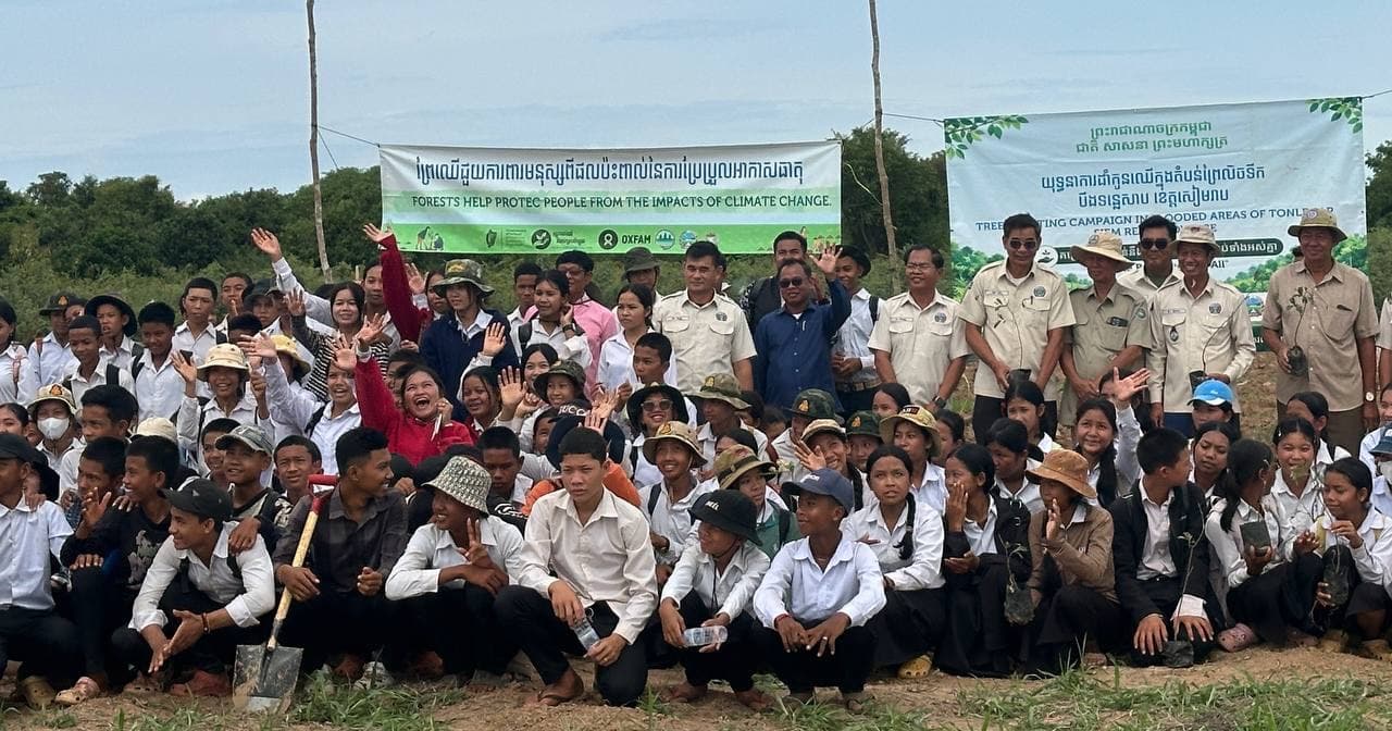 កូនឈើព្រៃលិចទឹកប្រមាណ ២ ៥០០ដើម ត្រូវបានអាជ្ញាធរខេត្តសៀមរាប ដឹកនាំប្រជាពលរដ្ឋដាំស្ដារឡើងវិញក្នុងភូមិសាស្ត្រឃុំកំពង់ឃ្លាំង