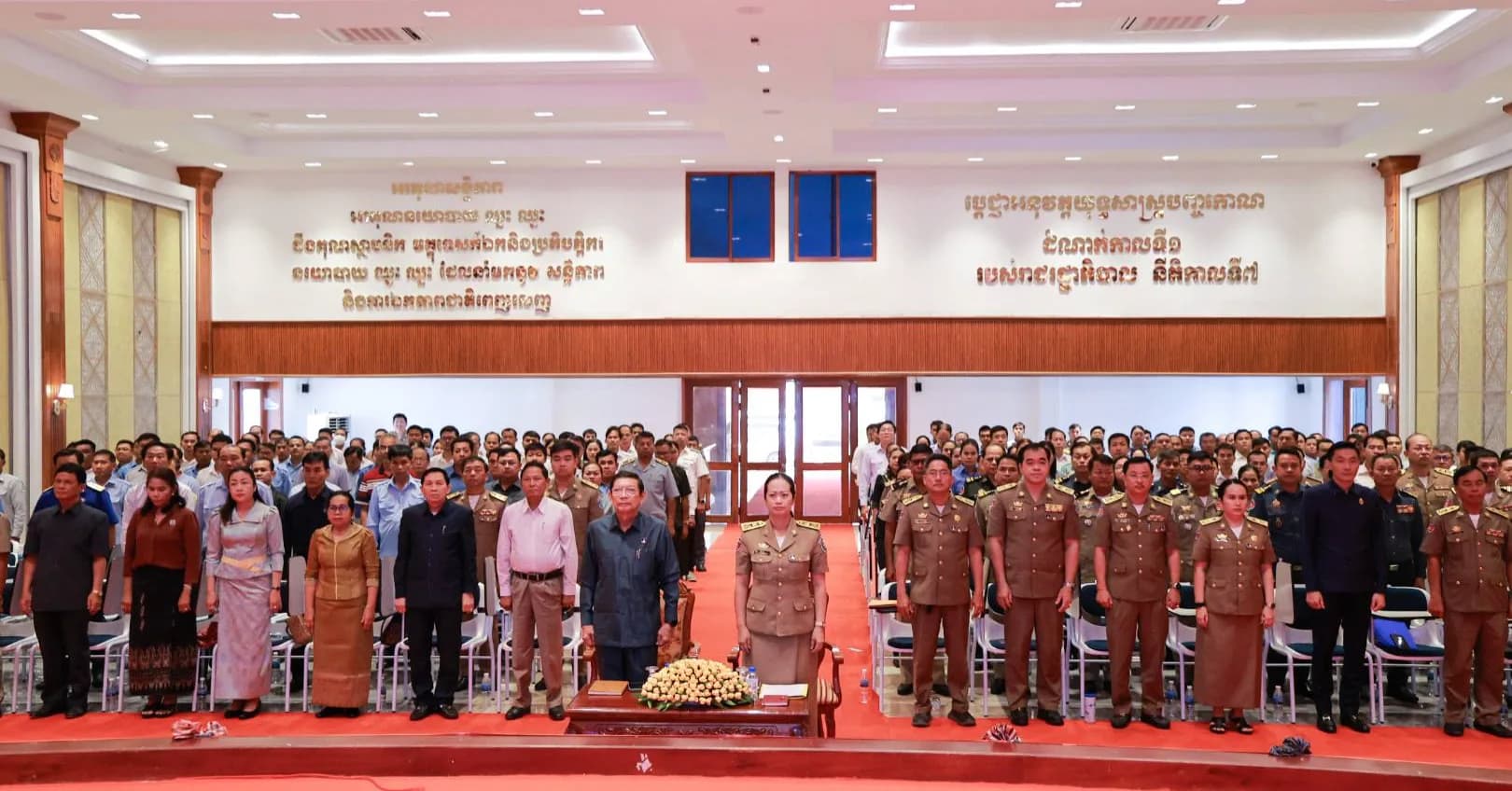 រដ្ឋបាលខេត្តកោះកុង បន្តរបើកយុទ្ធនាការក្តៅ « រួមគ្នាសម្អាតផ្ទះយើង » ដើម្បីលុបបំបាត់បទល្មើសឆបោកតាមប្រព័ន្ធបច្ចេកវិទ្យា (Scam Online) ដោយគ្មានការលើកលែង