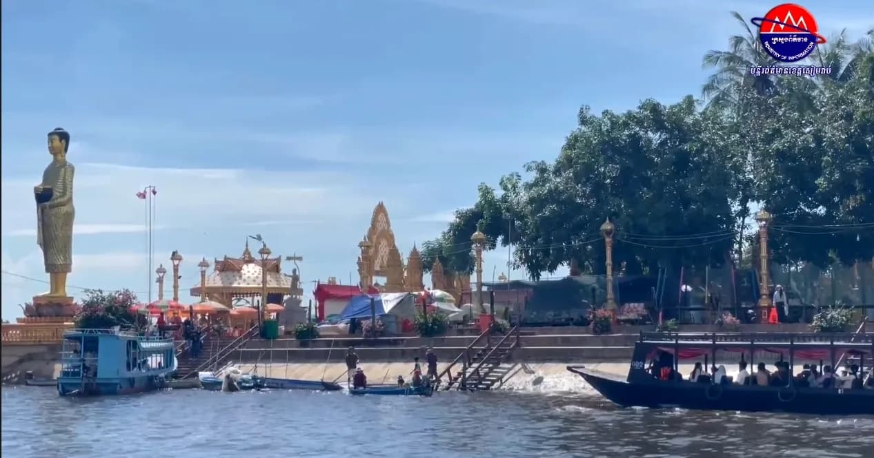 វីដេអូ៖ ទិដ្ឋភាពបងប្អូនប្រជាពលរដ្ឋ និងភ្ញៀវទេសចរទៅលេងតំបន់ទេសចរណ៍កំពង់ឃ្លាំងនាថ្ងៃបុណ្យភ្ជុំបិណ្ឌ ដែលជាថ្ងៃចុងក្រោយ