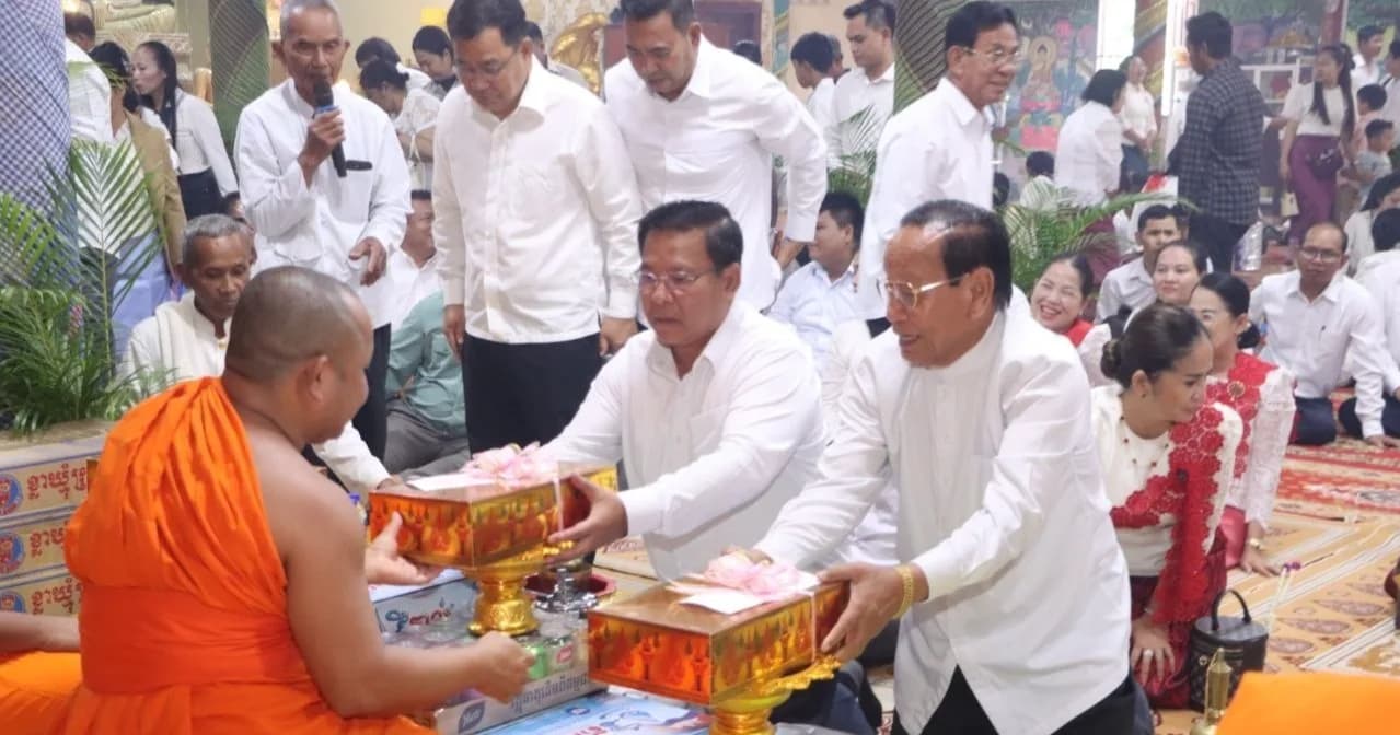 ថ្នាក់ដឹកនាំខេត្តមណ្ឌលគិរី និងពុទ្ធបរិស័ទ អញ្ជើញចូលរួមពិធីបុណ្យកាន់បិណ្ឌវេនទី១ នៅវត្តសែនមនោរម្យ