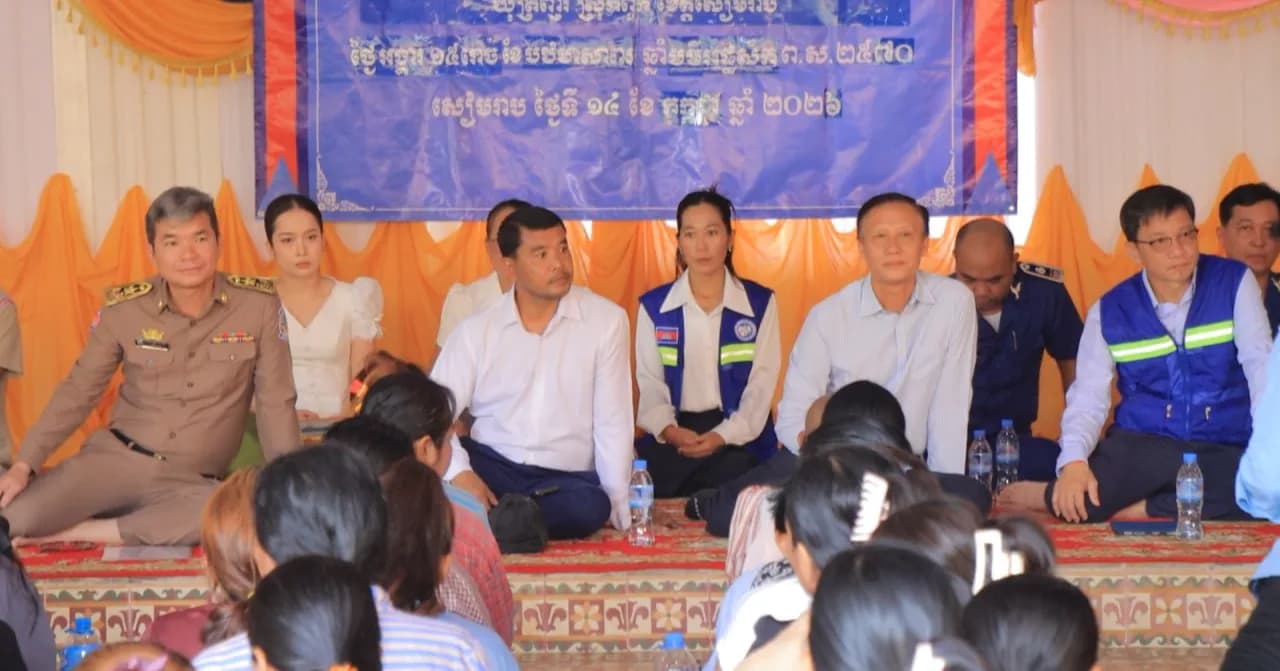 បណ្ណកម្មសិទ្ធិជាង ៨ ០០០ក្បាលដី ក្នុងឃុំត្រីញ័រ ស្រុកពួក ត្រូវបានប្រគល់ជូនប្រជាពលរដ្ឋជាម្ចាស់កម្មសិទ្ធិ ដើម្បីធានាសុវត្ថិភាពដីធ្លី និងលើកស្ទួយជីវភាពក្នុងមូលដ្ឋាន